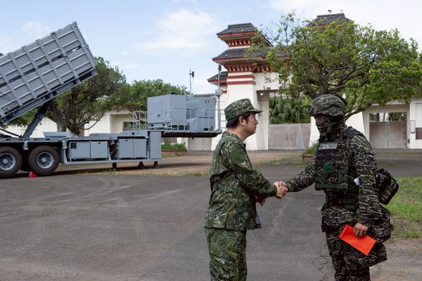 ▲▼賴清德先後視導陸軍機步269旅機動指揮所、砲兵第21指揮部防空作戰演練、特戰指揮部特種作戰演練、53工兵群聯外道路阻絕設置，以及海軍海鋒大隊機動中隊濱海打擊程序演練。（圖／總統府提供）