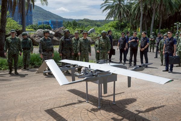 ▲▼賴清德先後視導陸軍機步269旅機動指揮所、砲兵第21指揮部防空作戰演練、特戰指揮部特種作戰演練、53工兵群聯外道路阻絕設置，以及海軍海鋒大隊機動中隊濱海打擊程序演練。（圖／總統府提供）