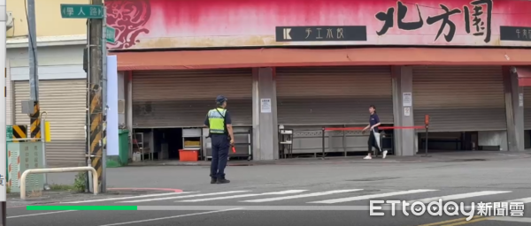 ▲內埔警分局在學人路疏導人員。（圖／翻拍畫面）