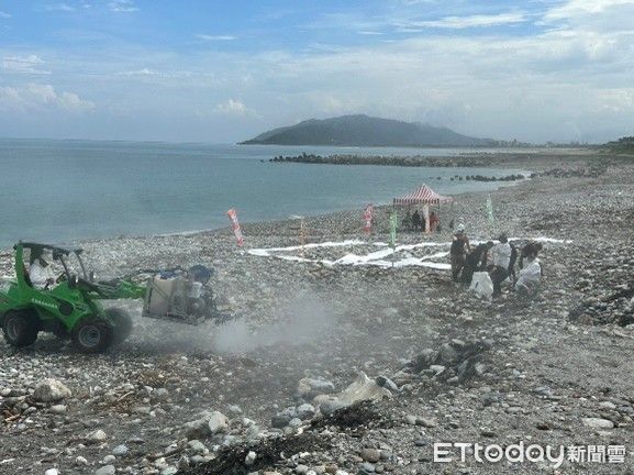 ▲履帶型搬運機組具備越野能力強，取代人力搬運，可有效縮短應變準備時間。（圖／花蓮縣政府提供，下同）