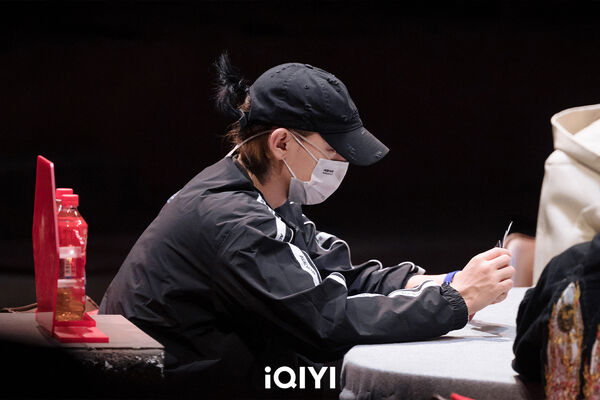 ▲▼黃子韜感冒錄影 。（圖／iQIYI/愛奇藝國際版提供）