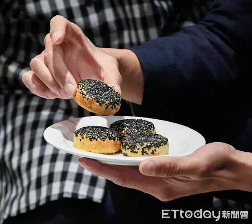 ▲▼  嘉義智選假日酒店攜手聖保羅 推出阿里山MiniQ餅迎賓禮 展現在地人情味與永續承諾   。（圖／記者翁伊森翻攝）