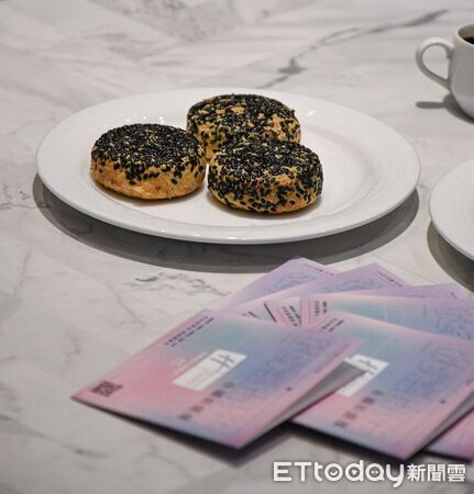 ▲▼  嘉義智選假日酒店攜手聖保羅 推出阿里山MiniQ餅迎賓禮 展現在地人情味與永續承諾   。（圖／記者翁伊森翻攝）