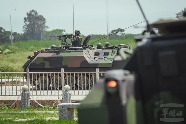 ▲▼CM21甲車迅速機動至指定位置。（圖／軍聞社）