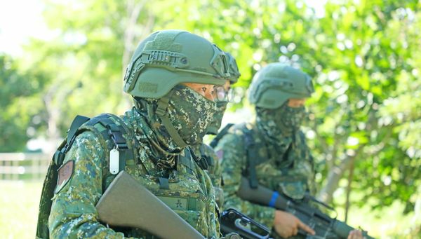 ▲陸軍步兵206旅步4營步2連實施作戰計畫演練，模擬敵軍部隊侵擾進行防禦射擊。（圖／陸軍六軍團第三作戰區提供）