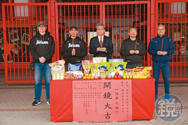 威剛投資的《冠軍之路》紀錄片今年2月在天母棒球場開拍。