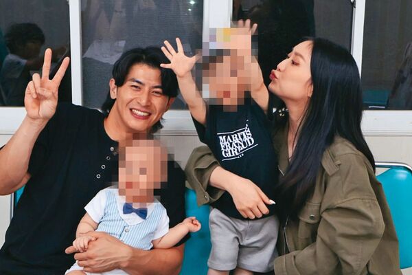 31歲的陳傑憲已婚育有兩子，12強賽後他抱著獎牌在場邊尋找老婆的畫面，成為熱門話題。（翻攝自陳傑憲IG）