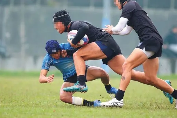 成績斐然的建中橄欖球隊，因為穿黑色制服，又被稱為黑衫軍。（圖非當事人，翻攝建中黑衫軍臉書）