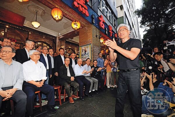 今年5月，黃仁勳舉辦「兆元宴」邀請台廠供應鏈夥伴餐敘，雖然黃柏漙沒在畫面中出現，但當天有出席。