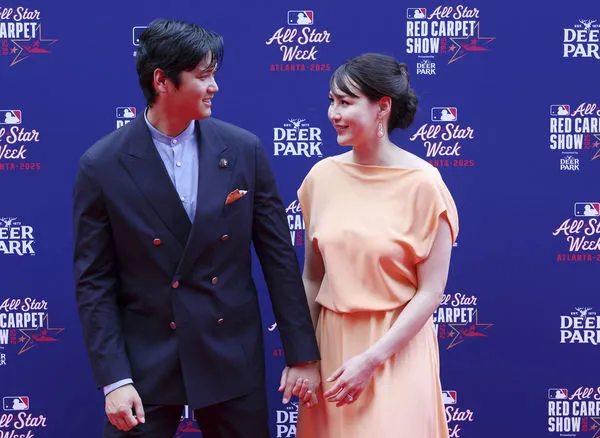 ▲大谷翔平攜手真美子亮相紅毯。（圖／達志影像／美聯社）