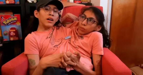 兩姐妹對外界過度好奇表達不滿，呼籲尊重隱私。（圖／翻攝自YouTube Carmen and Lupita）