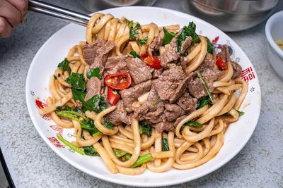 炒得滿是鍋氣！高雄20多年牛肉炒麵