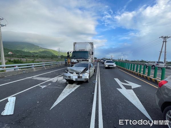 ▲枋山鄉臺1線枋山大橋北端交通事故。（圖／記者陳崑福翻攝）