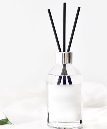 ▲桃園市王姓男子去年8月間持香氛罐重擊鍾女頭部導致傷重死亡，圖為類似香氛玻璃罐，非本案物品。（示意圖／翻攝自網路）