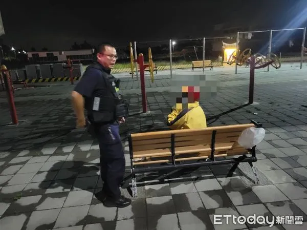 ▲東港警分局員警找到陳姓老翁。（圖／記者陳崑福翻攝）