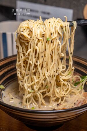 ▲▼翎羽軒拉麵。（圖／部落客虎麗笑嗨嗨授權提供）