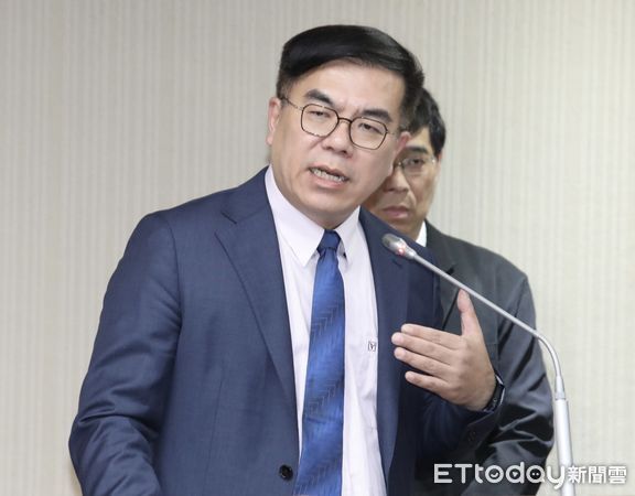 ▲▼環境部長彭啓明 立法院社會福利及衛生環境委員會 光電設施對環境影響情形報告。（圖／記者屠惠剛攝）