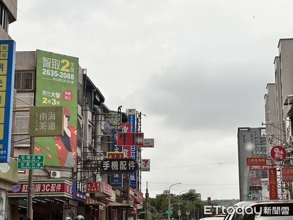 ▲▼房市廣告，建案廣告,台中房市             。（圖／記者陳筱惠攝）