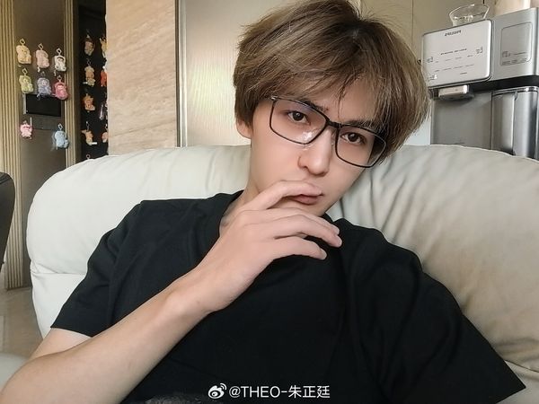 ▲▼朱正廷。（圖／翻攝自微博／THEO-朱正廷）