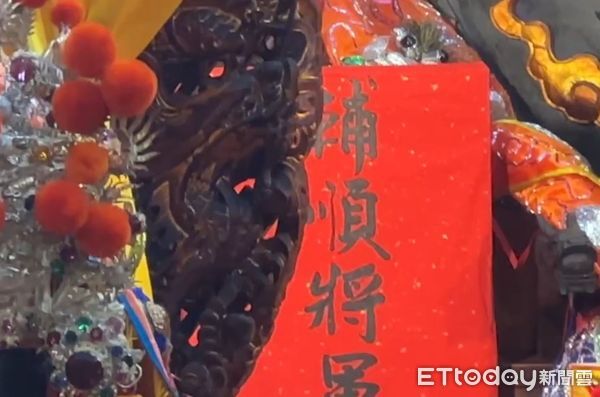 ▲普濟殿王巡醮期間，正殿兩側供奉西羅殿與馬公廟神尊聖位，象徵神靈無形到場。（記者林東良翻攝，下同）