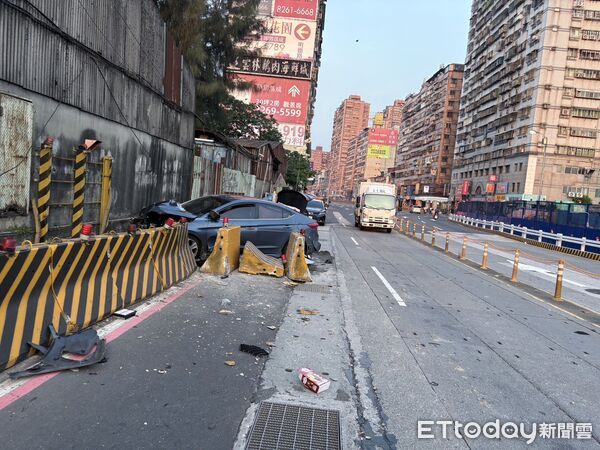 ▲▼郭女開車自撞水泥護欄，失去意識送醫搶救中             。（圖／記者陳以昇翻攝）