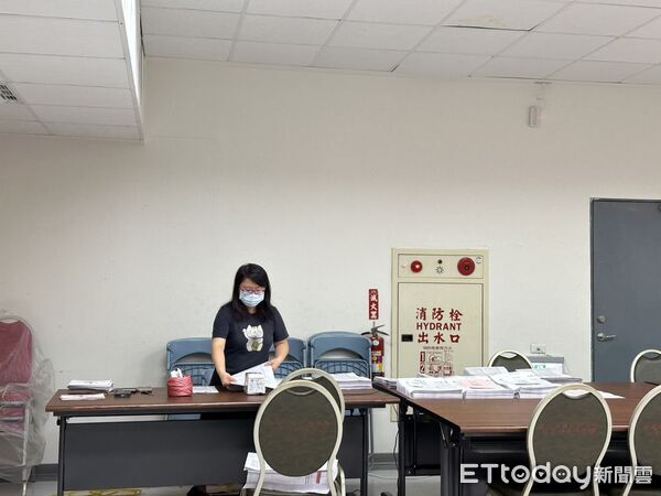 ▲▼立法院內政委員會今（16日）上午考察「台北市中山區7月26日罷免投開票所規劃」，包括國民黨立委許宇甄、徐欣瑩，無黨籍立委高金素梅，及民眾黨立委麥玉珍都出席，出席官員則有中選會主委李進勇。（圖／記者詹詠淇攝）