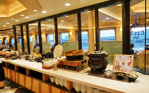 ▲▼商船三井Sunflower號夜間郵輪。（圖／部落客Mika出走美食日誌授權提供）