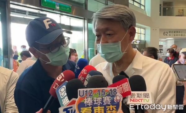 ▲總統賴清德偕經濟部長郭智輝，專程前往醫院探視慰問李員及家屬，賴總統請醫院全力搶救期早日恢復。（圖／記者林東良翻攝，下同）