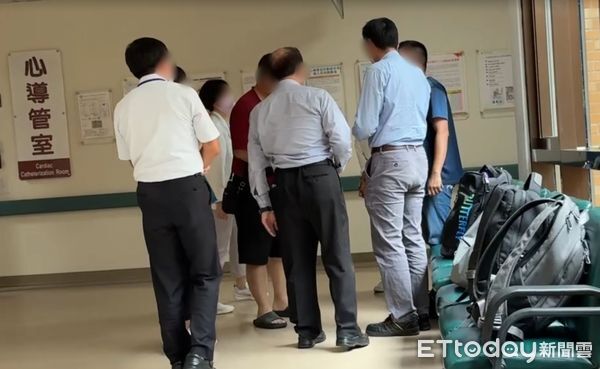 ▲總統賴清德偕經濟部長郭智輝，專程前往醫院探視慰問李員及家屬，賴總統請醫院全力搶救期早日恢復。（圖／記者林東良翻攝，下同）