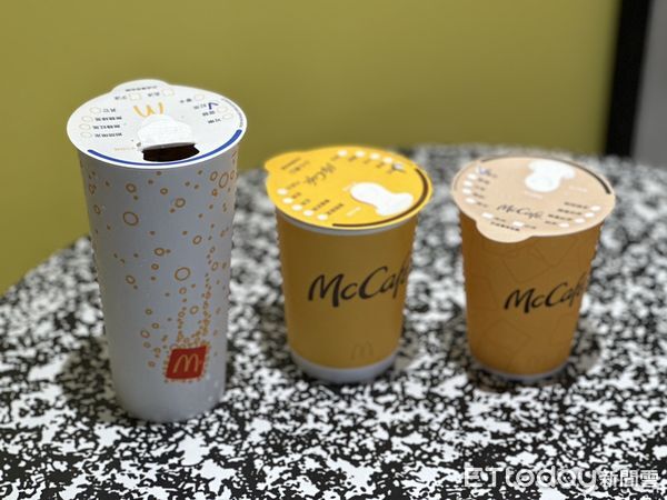 ▲▼麥當勞紙封膜杯蓋。（圖／記者蕭筠攝）