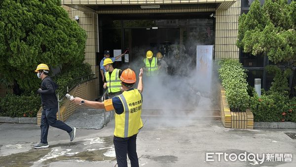 ▲▼敵導彈攻擊南部！高雄防空演習街道全淨空　實地演練戰災搶救。（圖／記者吳世龍攝）