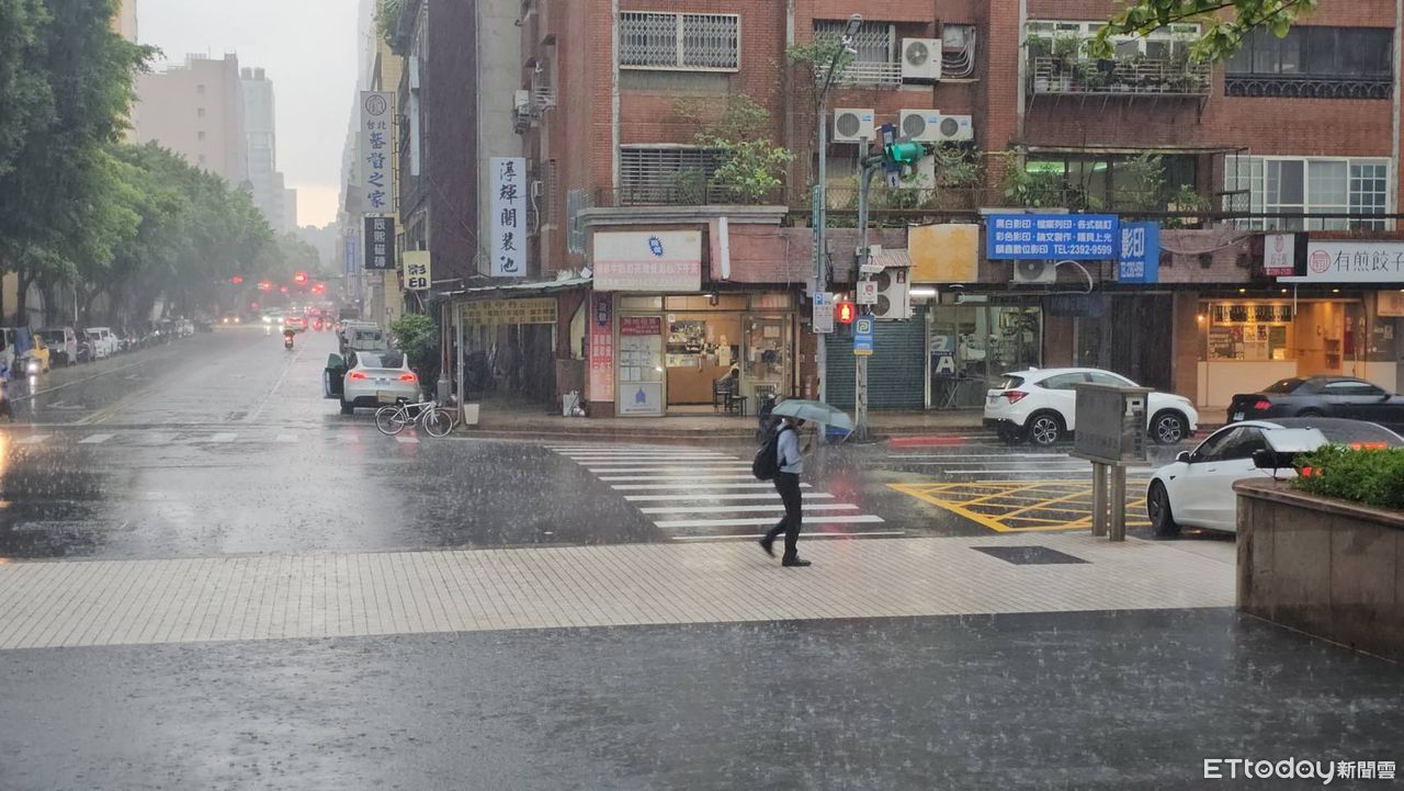 快訊／12縣市大雨特報　下到晚上