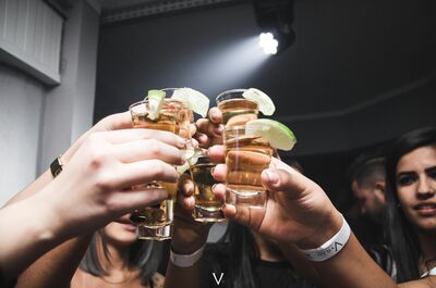 喝酒護心？研究：每周喝逾8杯酒，大腦病變風險飆升133%