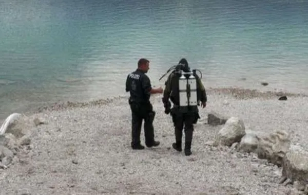 ▲▼ 父子在德國冰雪融水湖溺亡，4歲女兒目睹悲劇發生，消防：不明水域下水救人需謹慎             。（圖／翻攝 搜狐）