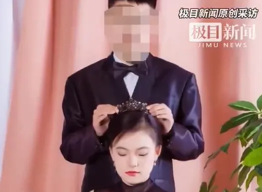 ▲兩人的婚紗照。（圖／翻攝自微博）