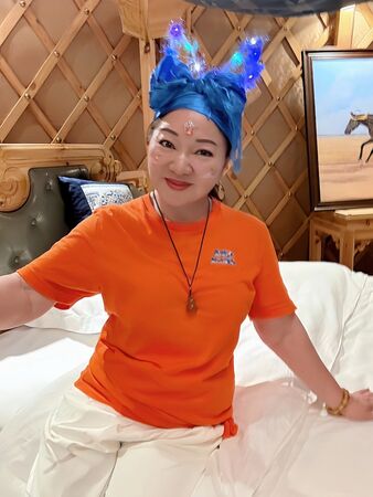 ▲白冰冰在林都號上享用美食。（圖／長興影視）