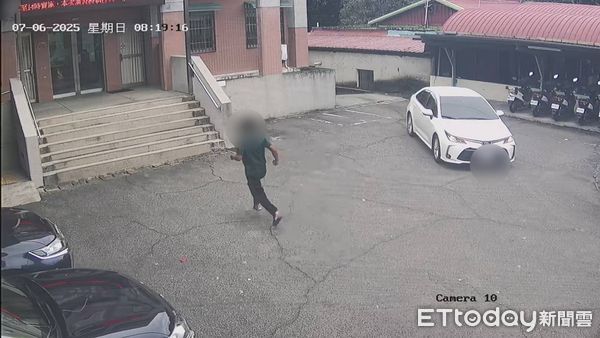 ▲▼病童父親分奔進水里分駐所求救，警方隨即出動準備開道。（圖／記者高堂堯翻攝）