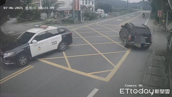 ▲集集分局警員協助開道搶時間，成功搶救病童。（圖／記者高堂堯翻攝）