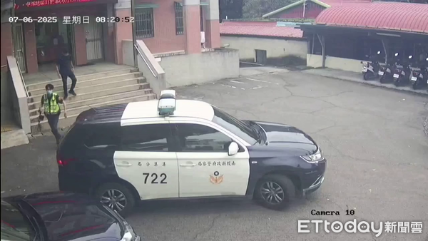 ▲集集分局警員協助開道搶時間，成功搶救病童。（圖／記者高堂堯翻攝）