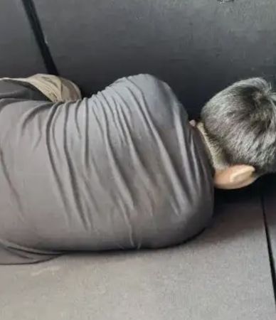 ▲▼陸男童遭塞後車廂！爸爸、繼母坐前座：只有一兩個小時。（圖／翻攝微博）