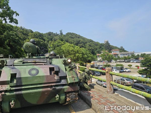 ▲▼打擊部隊迅速抵達機場，並封控周邊主要道路，建立外圍防線。（圖／記者林名揚翻攝）
