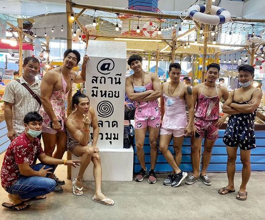 曼谷知名餐廳「猛男海鮮」宣布熄燈，將另尋新店址。（翻攝自sathaneemeehoi IG）