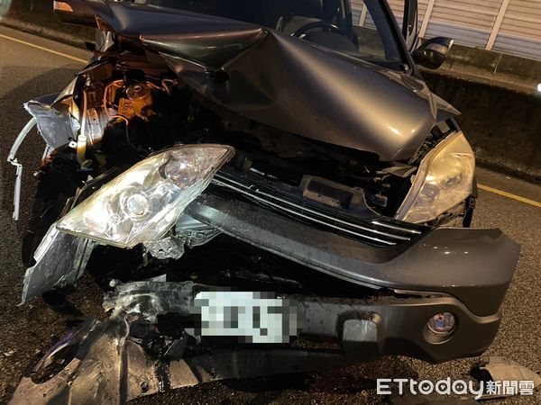 ▲▼李男開BMW小客車酒駕逆向對撞本田CR-V，造成3人受傷送醫             。（圖／記者陳以昇翻攝）
