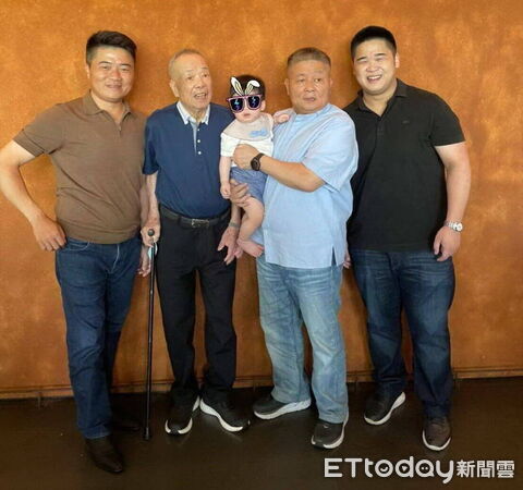 ▲顏清標五代同堂。（圖／顏寬恒提供）