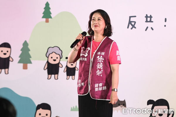 ▲民進黨立委吳思瑤出席港湖除鏽罷團造勢。（圖／記者林敬旻攝）