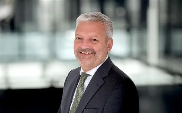 ▲EBC金融集團執行長David Barrett表示，與災區民眾同心協力，共度難關。（圖／EBC金融集團提供）