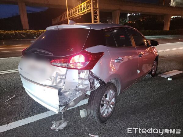 ▲▼國道1號五股段4車追撞　現場撞擊畫面曝光。（圖／記者陳以昇翻攝）