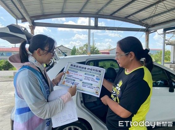 ▲台南市衛生局動員災區防疫物資配送，協助民眾災後消毒環境，衛生局李翠鳳局長並前往柳營奇美醫院慰問醫護，感謝醫療不中斷的堅守精神。（記者林東良翻攝，下同）