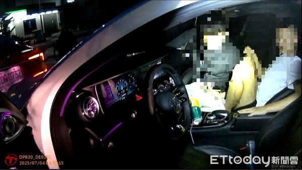 ▲▼員警臨檢賓士車，驚見車內男男交壘，酒測結果超尷尬。（圖／民眾提供，下同）