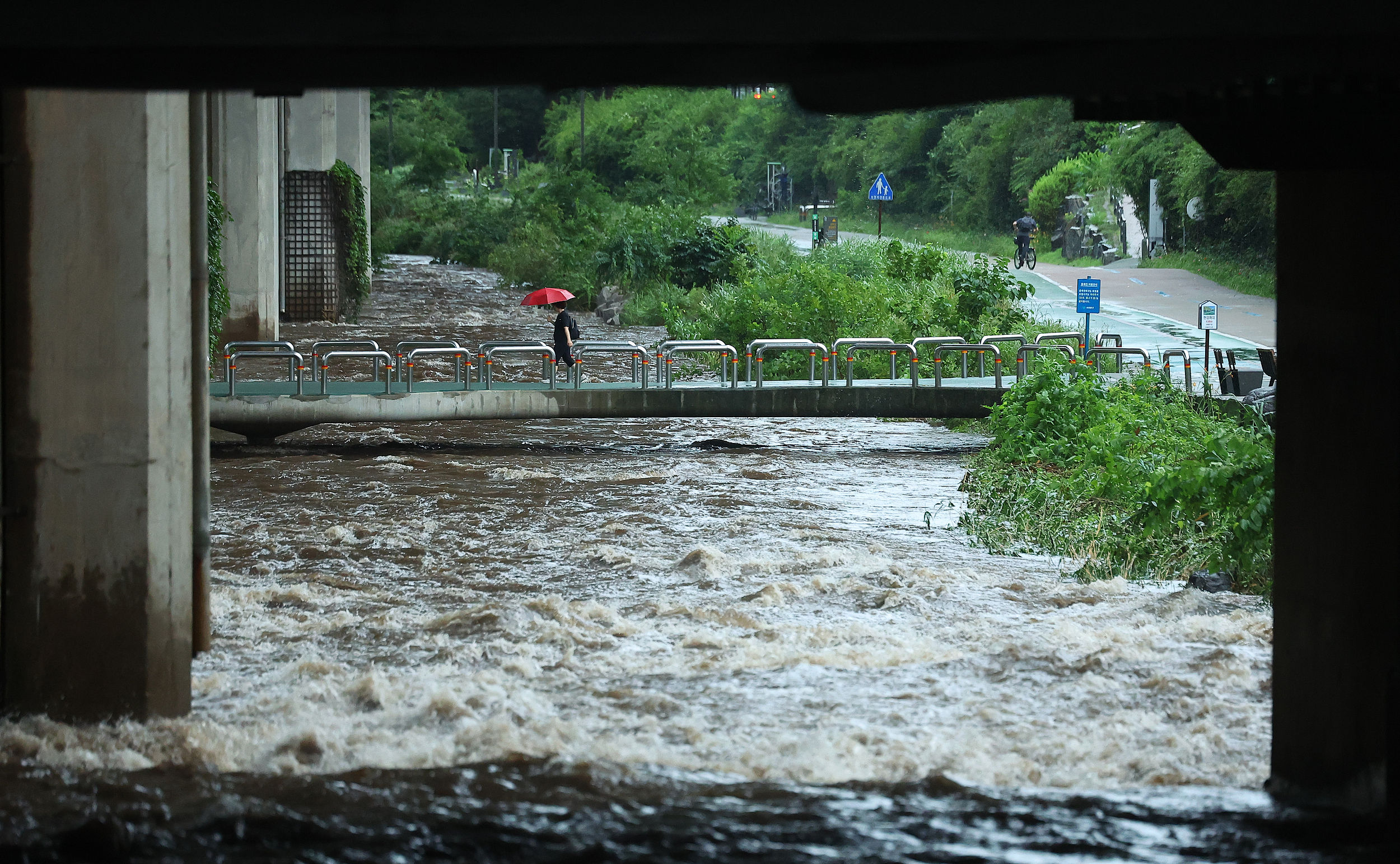 ▲▼南韓首爾17日發布豪雨注意報。（圖／VCG）